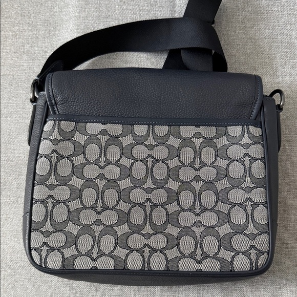 Coach Navy and Gray Signature men’s messenger bag Crossbody - Picture 2 of 9